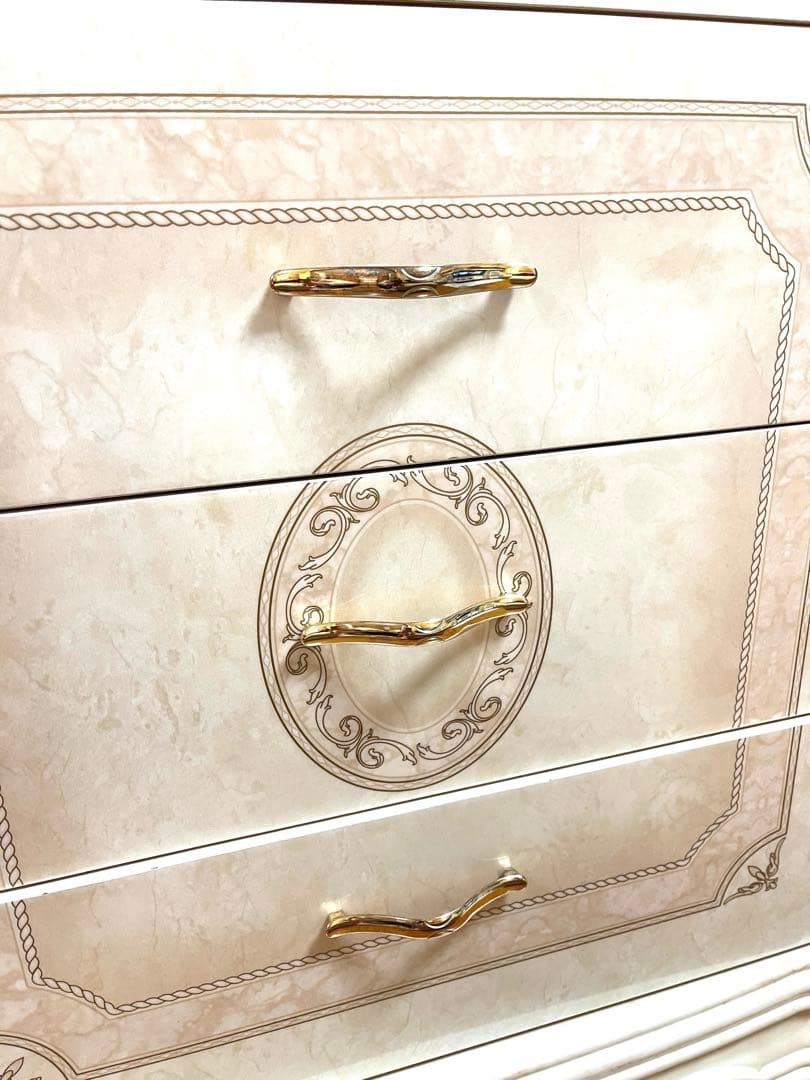 n*1様 再値下げ　イタリア家具　サルタレッリ　クリーム色の木製チェスト