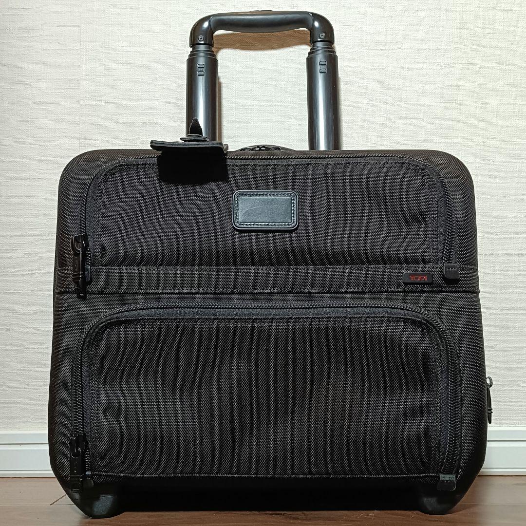 TUMI コンパクト エキスパンダブル ホィールド ブリーフ 機内持込可 黒