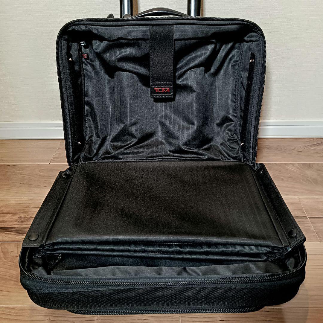 TUMI コンパクト エキスパンダブル ホィールド ブリーフ 機内持込可 黒