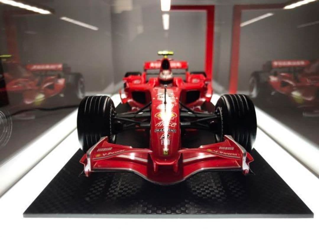 （I）1/18 フェラーリ F2007 ×LED照明付きアクリルケース
