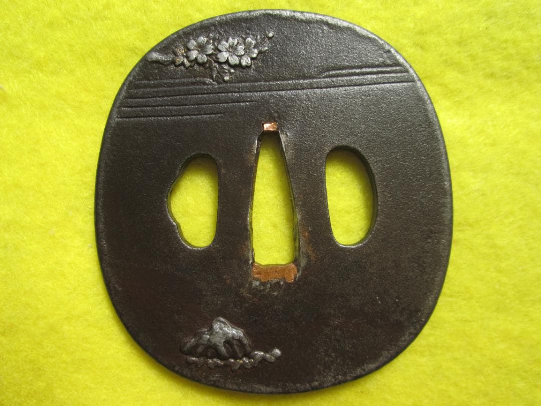 江戸期作　鍛鉄撫で四角形鍔　象嵌　責金　桜満開に馬の図　音色抜群