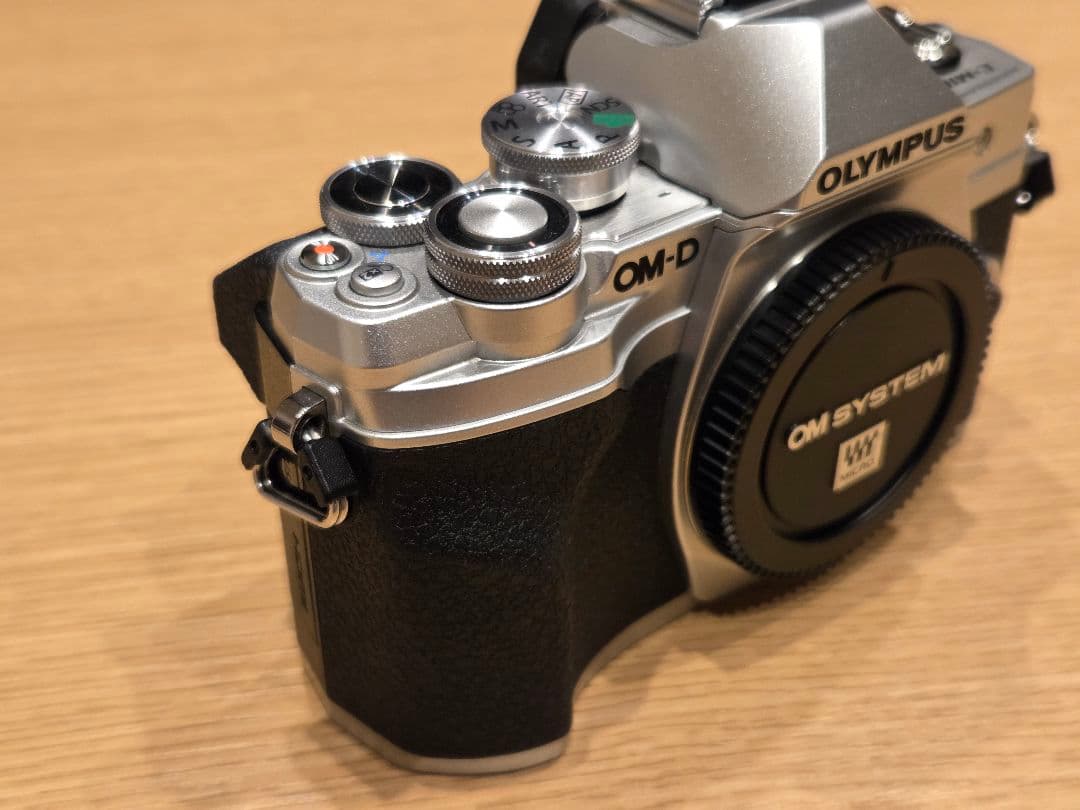 【超美品】オリンパスOM-D E-M10 Mark IV EZダブルズームキット