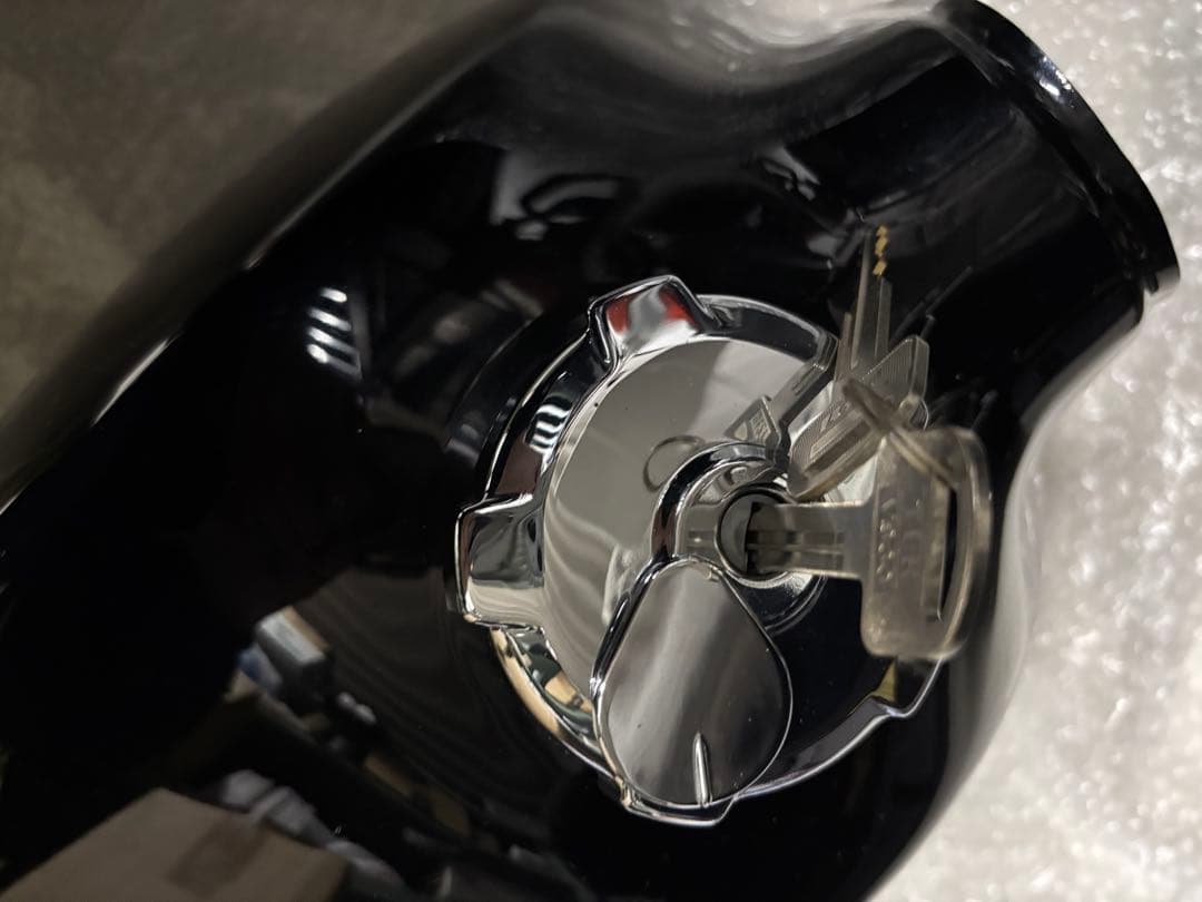 FTR223 黒タンク クロームキャップ付き　最終値下げ