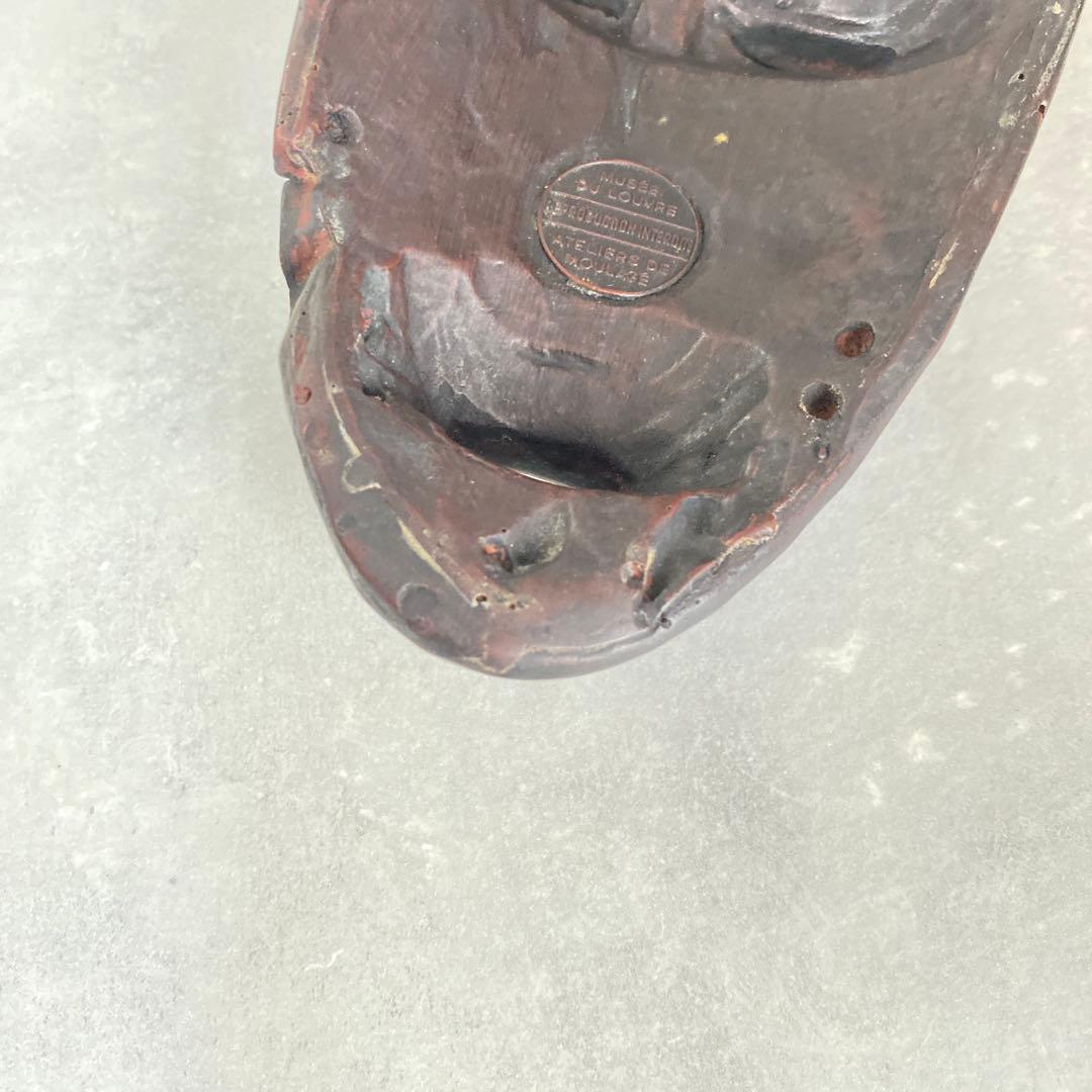 アフリカ工芸品　コートジボワールのマスク　ルーブル型取り工房、9 x 17 cm