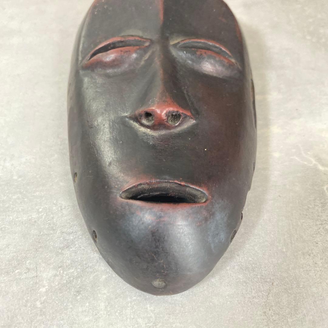 アフリカ工芸品　コートジボワールのマスク　ルーブル型取り工房、9 x 17 cm