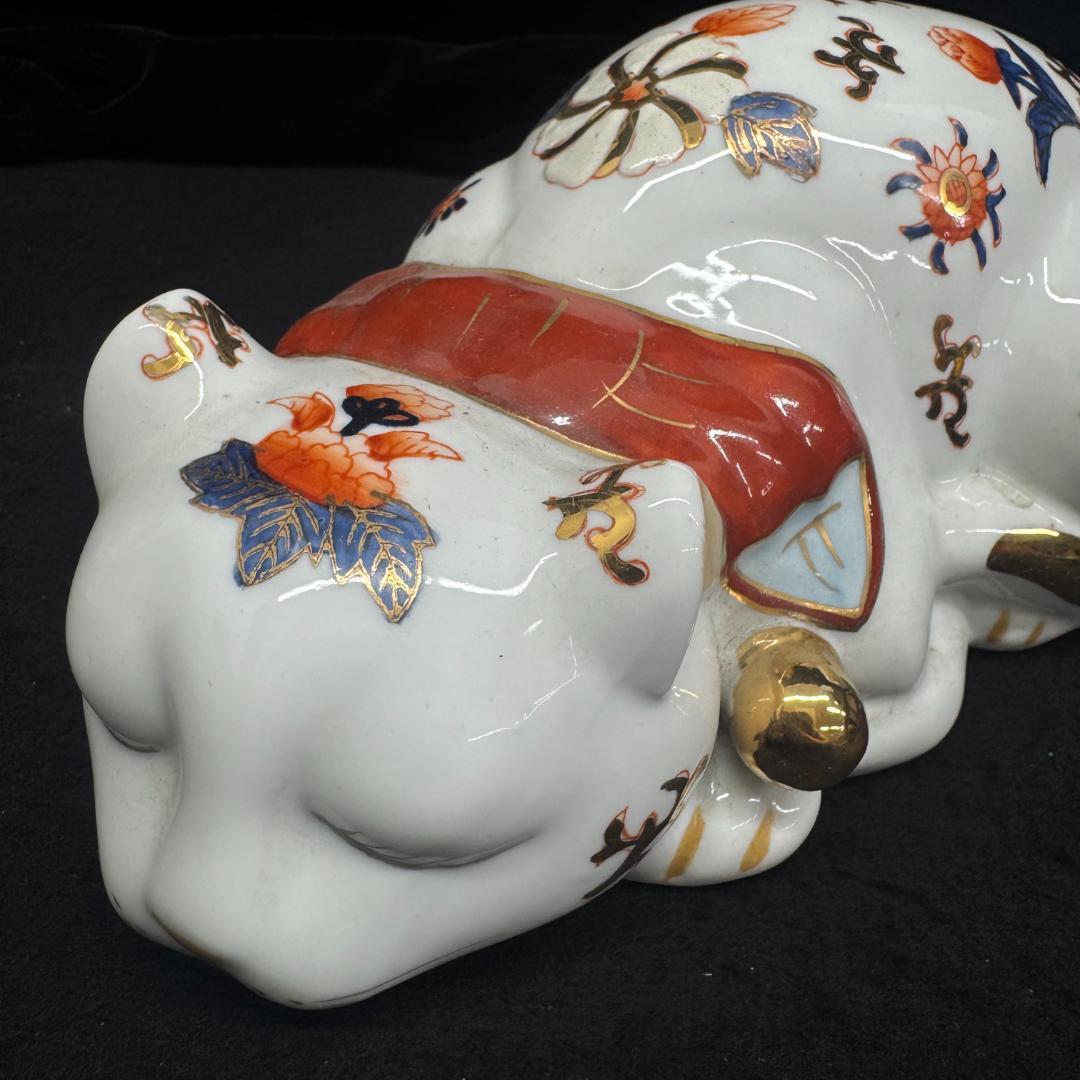 古伊万里 染錦 眠り猫 金彩色絵 猫 置物 招き猫 縁起物 24cm