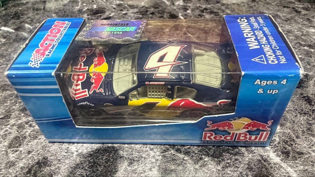 ナスカー NASCAR 1/64 ケーシー・ケイン　レッドブル　2011