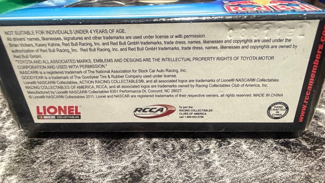 ナスカー NASCAR 1/64 ケーシー・ケイン　レッドブル　2011