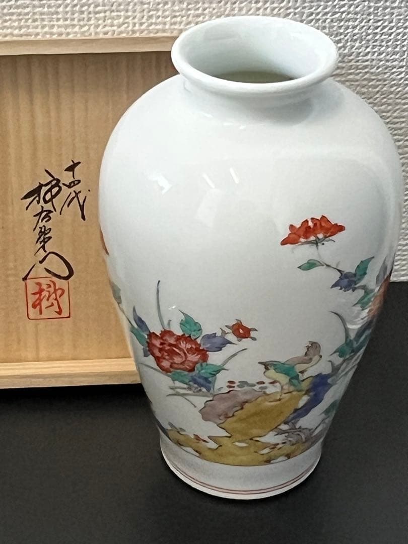 柿右衛門作　錦　牡丹　花瓶 赤絵の伝統 人間国宝十四代