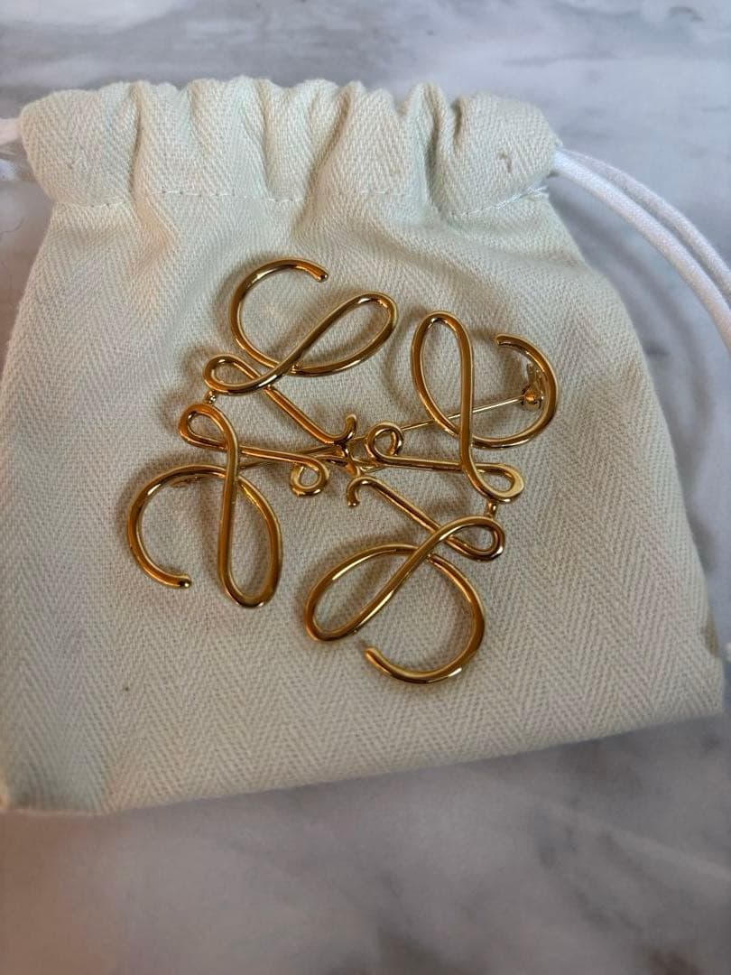 【未使用品】LOEWE ブローチ ゴールド