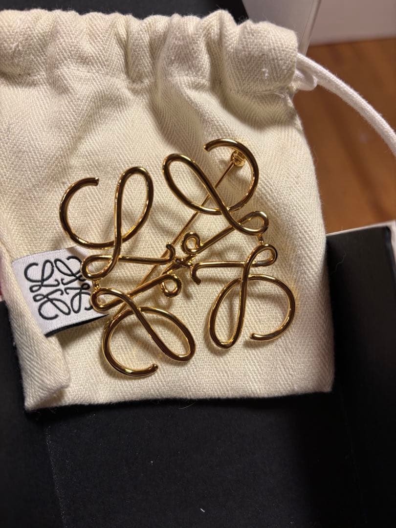 【未使用品】LOEWE ブローチ ゴールド