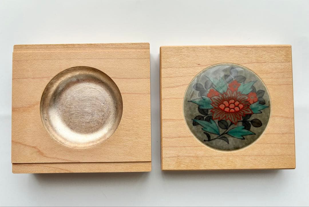 人間国宝 十四代 今泉今右衛門 色絵 薄墨草花文香合 有田焼