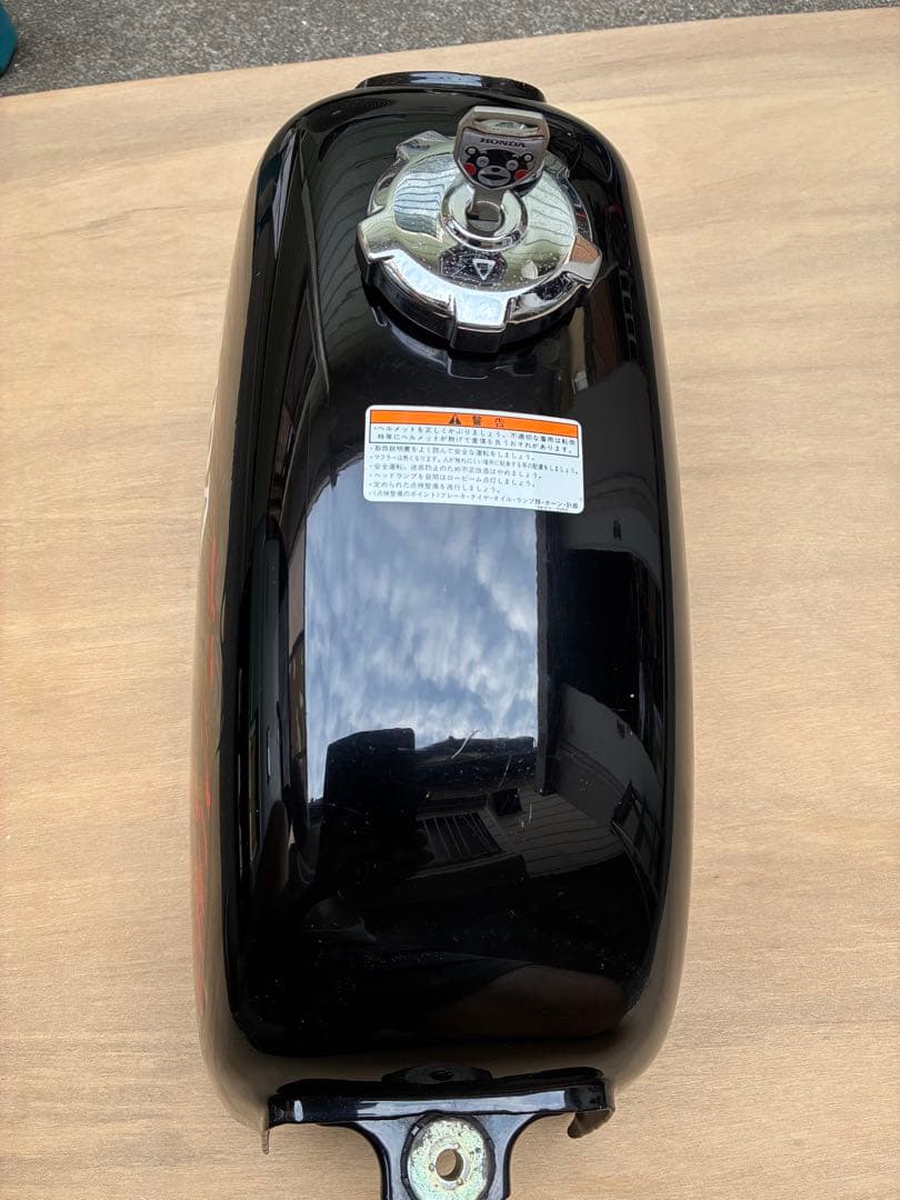 [松本]HONDAエイプタイプD バイクタンク 黒 赤 キャップ鍵付き