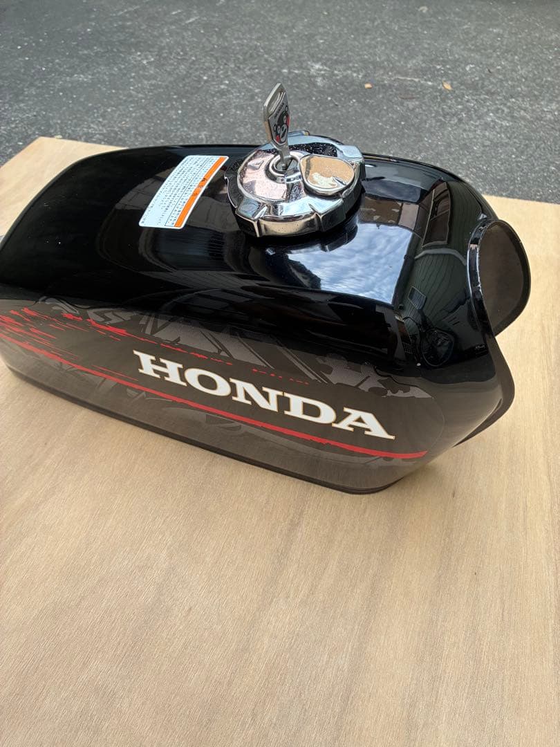 [松本]HONDAエイプタイプD バイクタンク 黒 赤 キャップ鍵付き