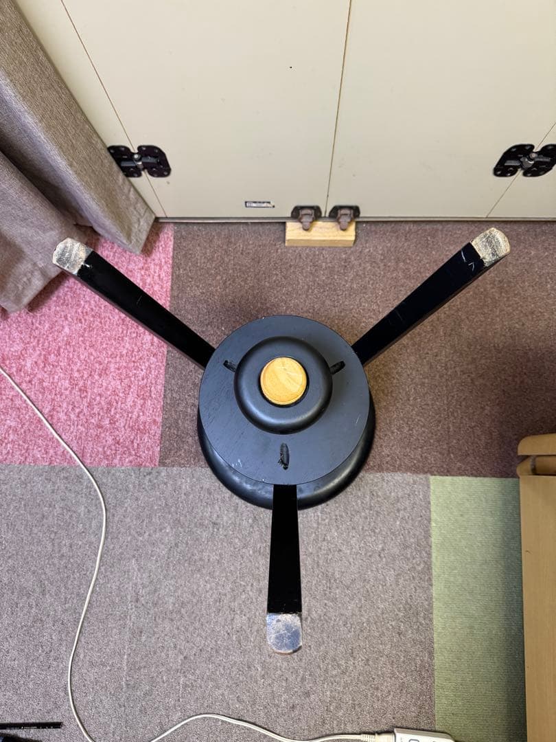 広松木工 スピンスツール 黒い円形クッション