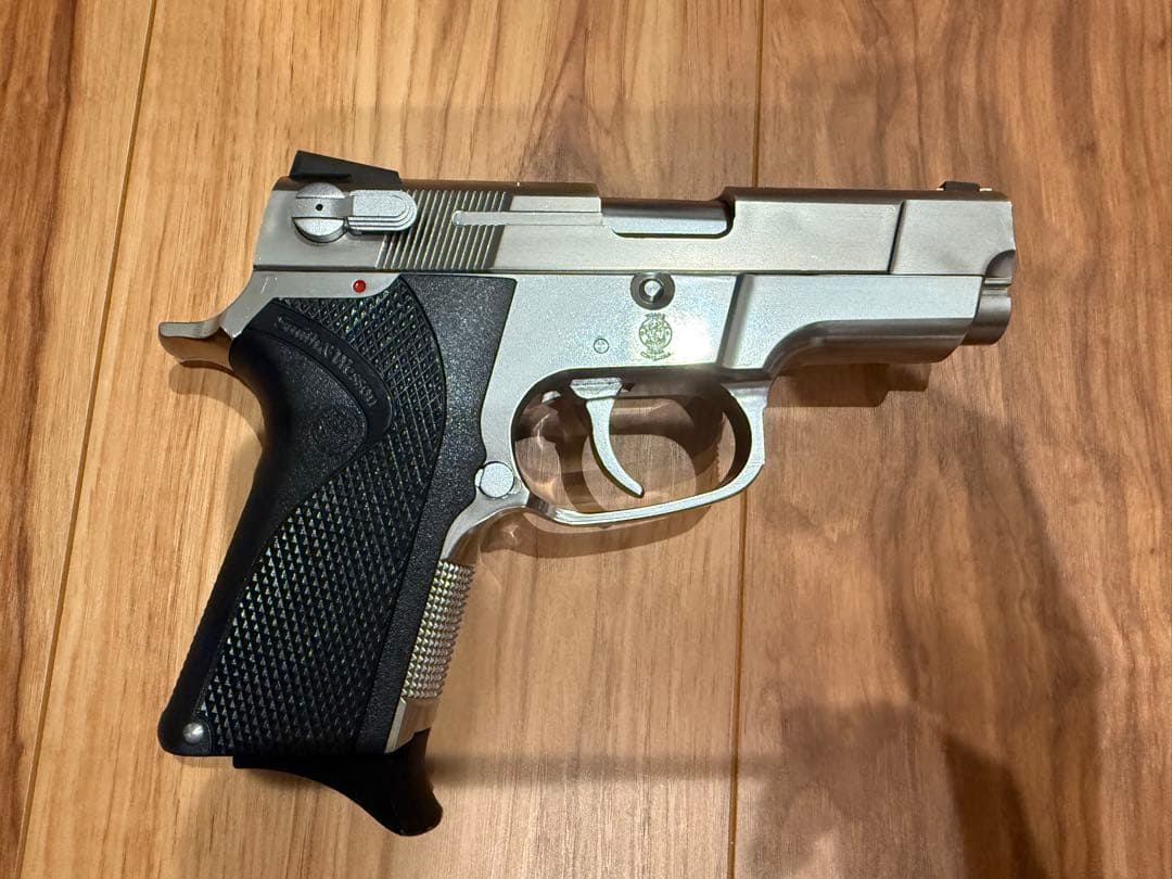 スミス&ウェッソンショーティ40 ステンレスシルバー