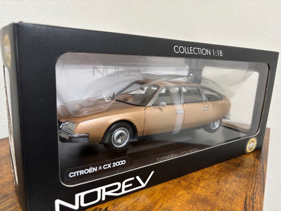 ノレブ　シトロエンCX2000 1/18 ミニカー