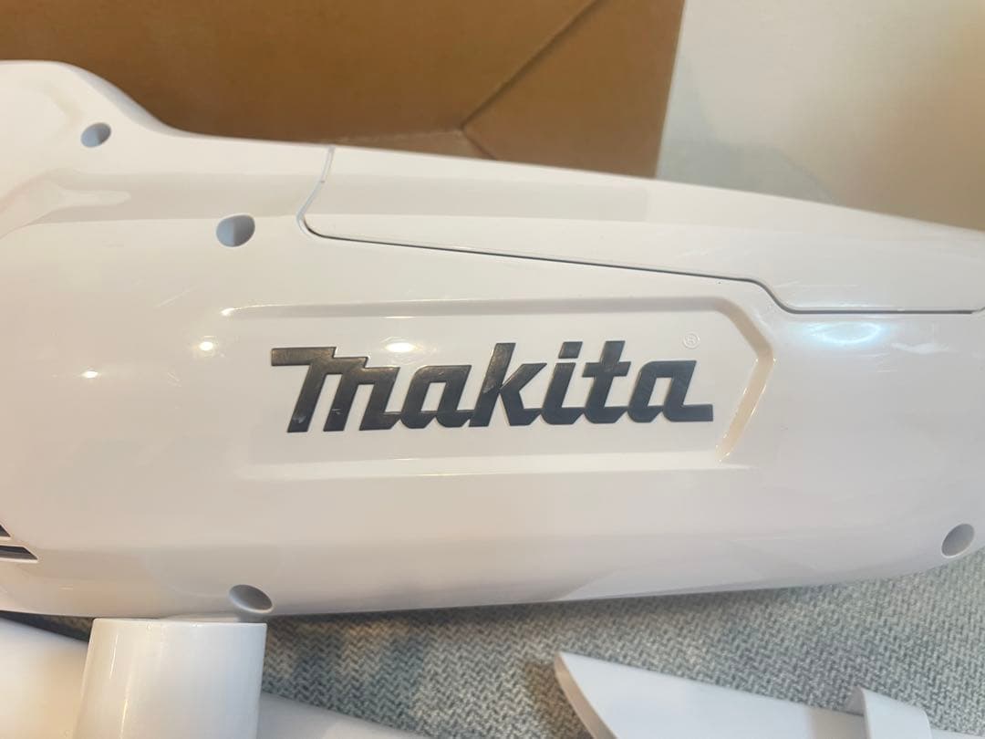 マキタ コードレス掃除機　CL107FDSHW (バッテリ充電器付 )