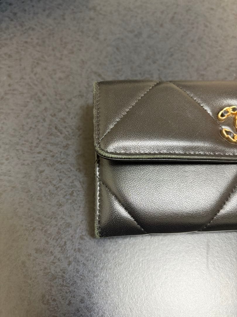 CHANEL 19 ロングフラップウォレット