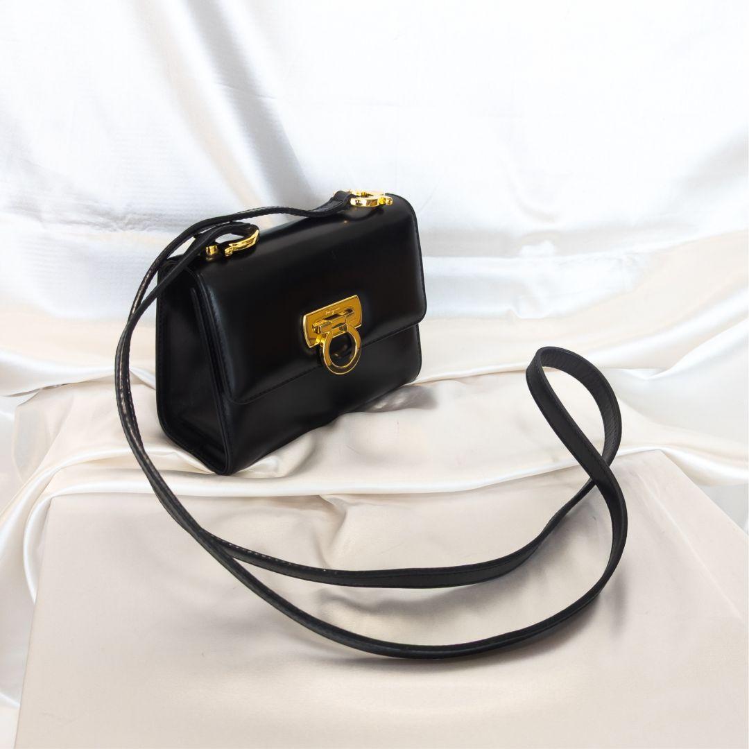【極美品】 Ferragamo ガンチーニ ミニ ショルダーバッグ 保存袋付き
