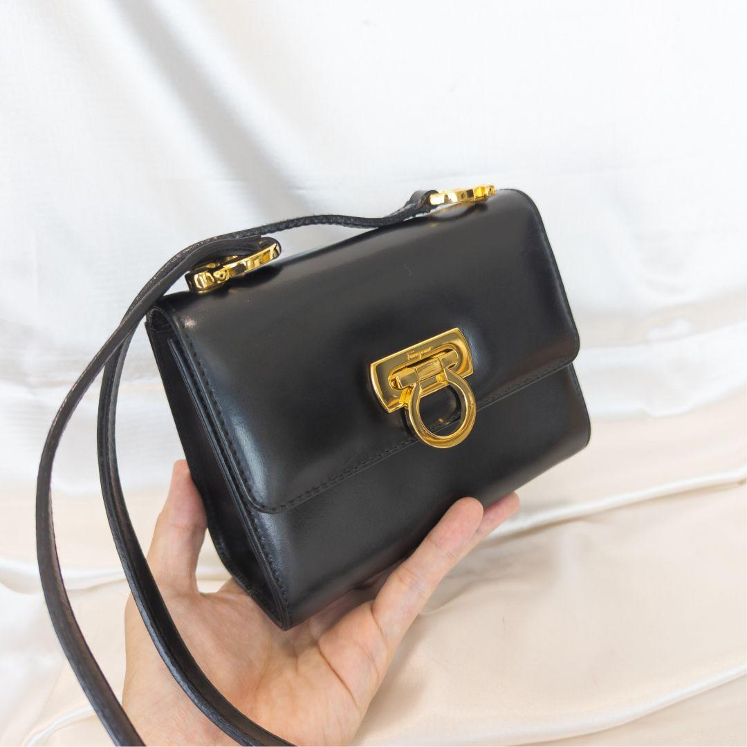 【極美品】 Ferragamo ガンチーニ ミニ ショルダーバッグ 保存袋付き