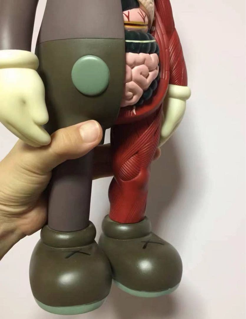 KAWS COMPANION セミ解剖バージョン（2006年版）