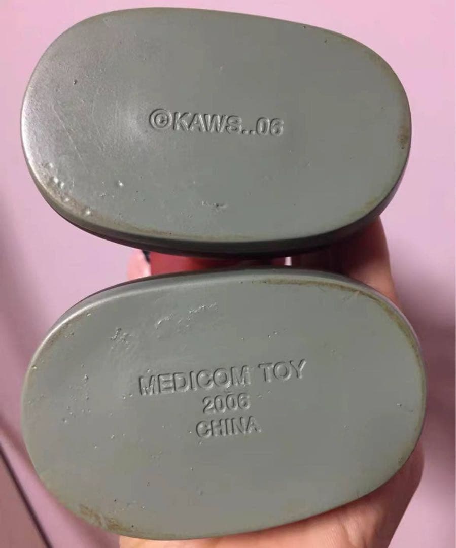 KAWS COMPANION セミ解剖バージョン（2006年版）