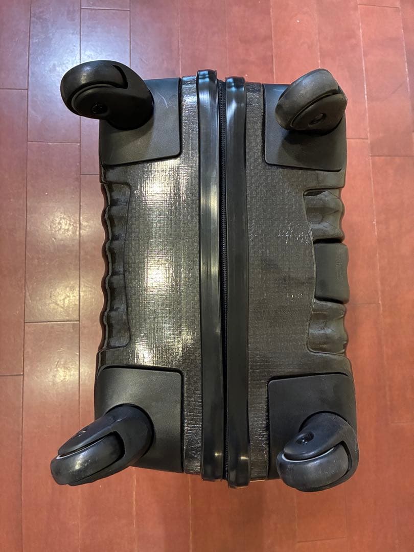 サムソナイト コスモライト 36L 黒 機内持込可