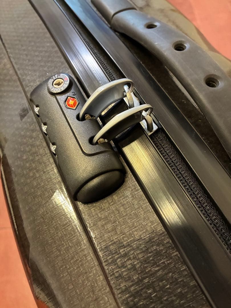 サムソナイト コスモライト 36L 黒 機内持込可