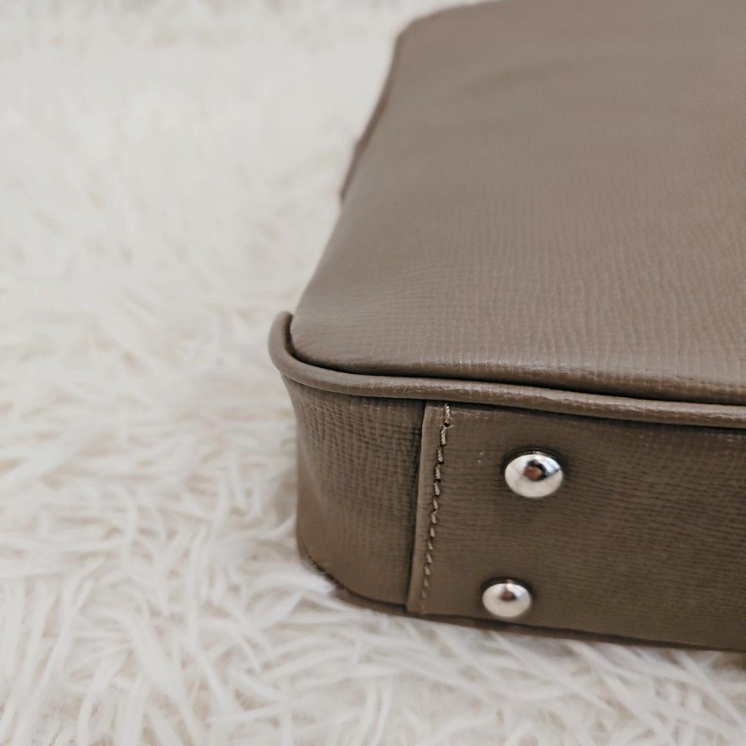 新品 タケオキクチ ビジネスバッグ ブリーフケース レザー A4 ベージュ