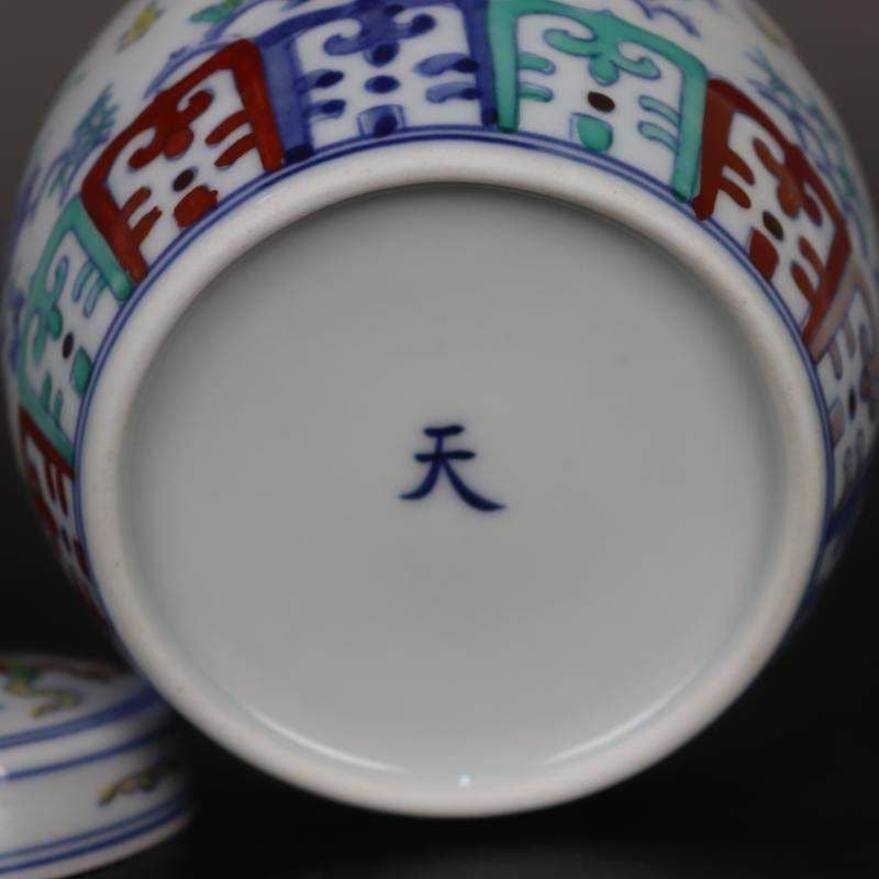 青花斗彩家族写真紋天子壺 景徳鎮 陶磁器 装飾品 現代工芸品 美術品 置物