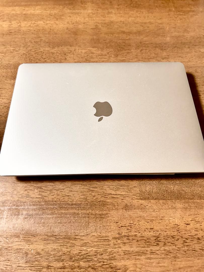 Apple MacBook Air (M1, 2020) 本体