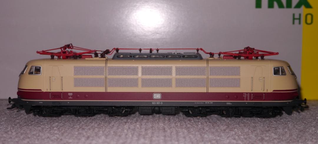 HOゲージ TRIX 電気機関車 BR103 (DCC)