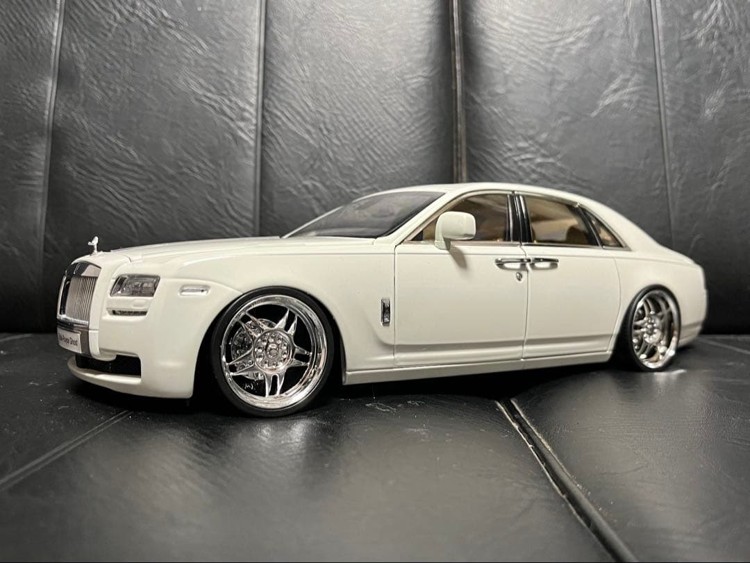 ロールスロイス　ゴースト　1/18