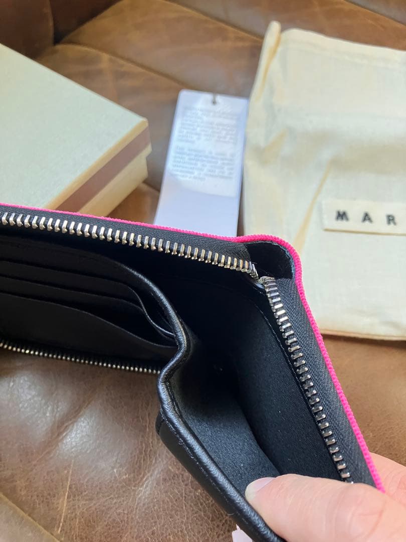 marni マルニ　財布　ピンク　オレンジ　ウォレット　二つ折り　ラウンドジップ