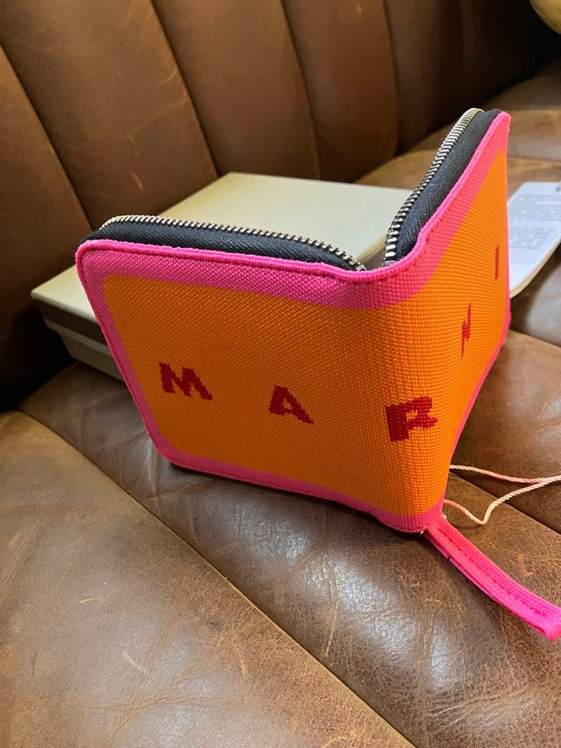 marni マルニ　財布　ピンク　オレンジ　ウォレット　二つ折り　ラウンドジップ