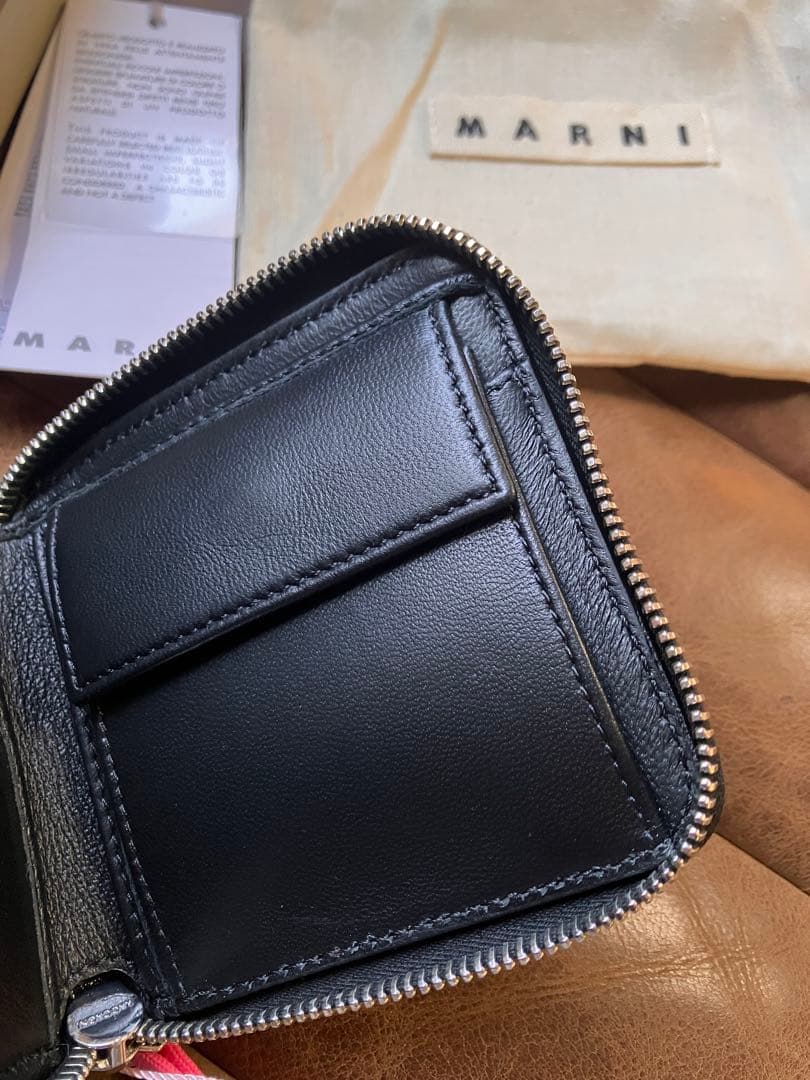 marni マルニ　財布　ピンク　オレンジ　ウォレット　二つ折り　ラウンドジップ