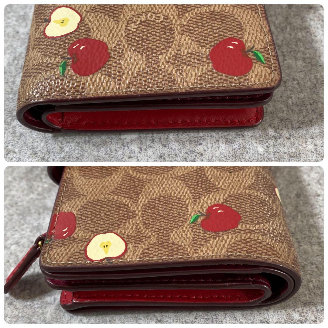 未使用　COACH　2つ折り財布　PVCレザー　シグネチャー　アップル りんご