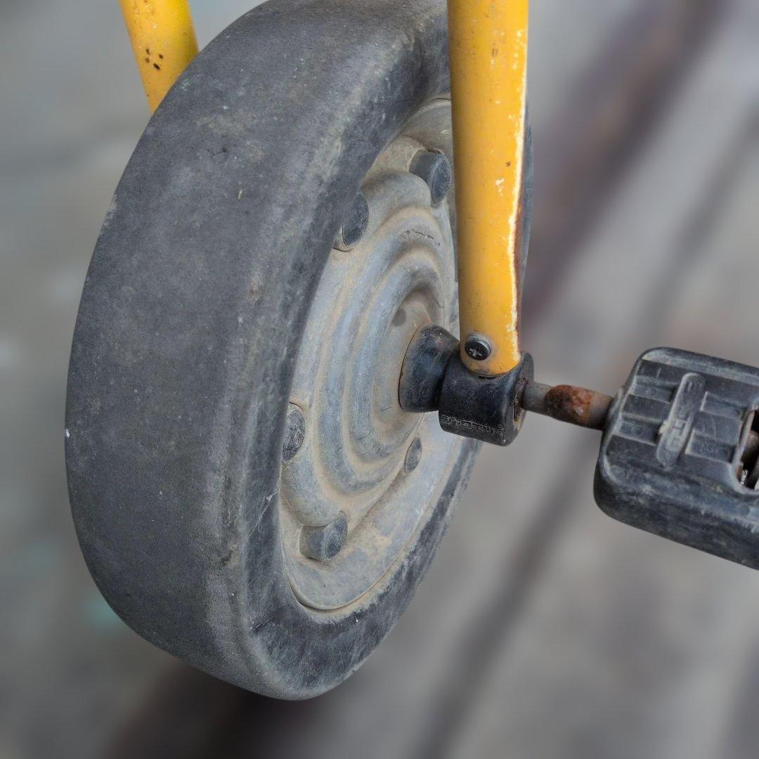 イエロー 三輪車 　ジャクエツ　ヴィンテージ　レトロ