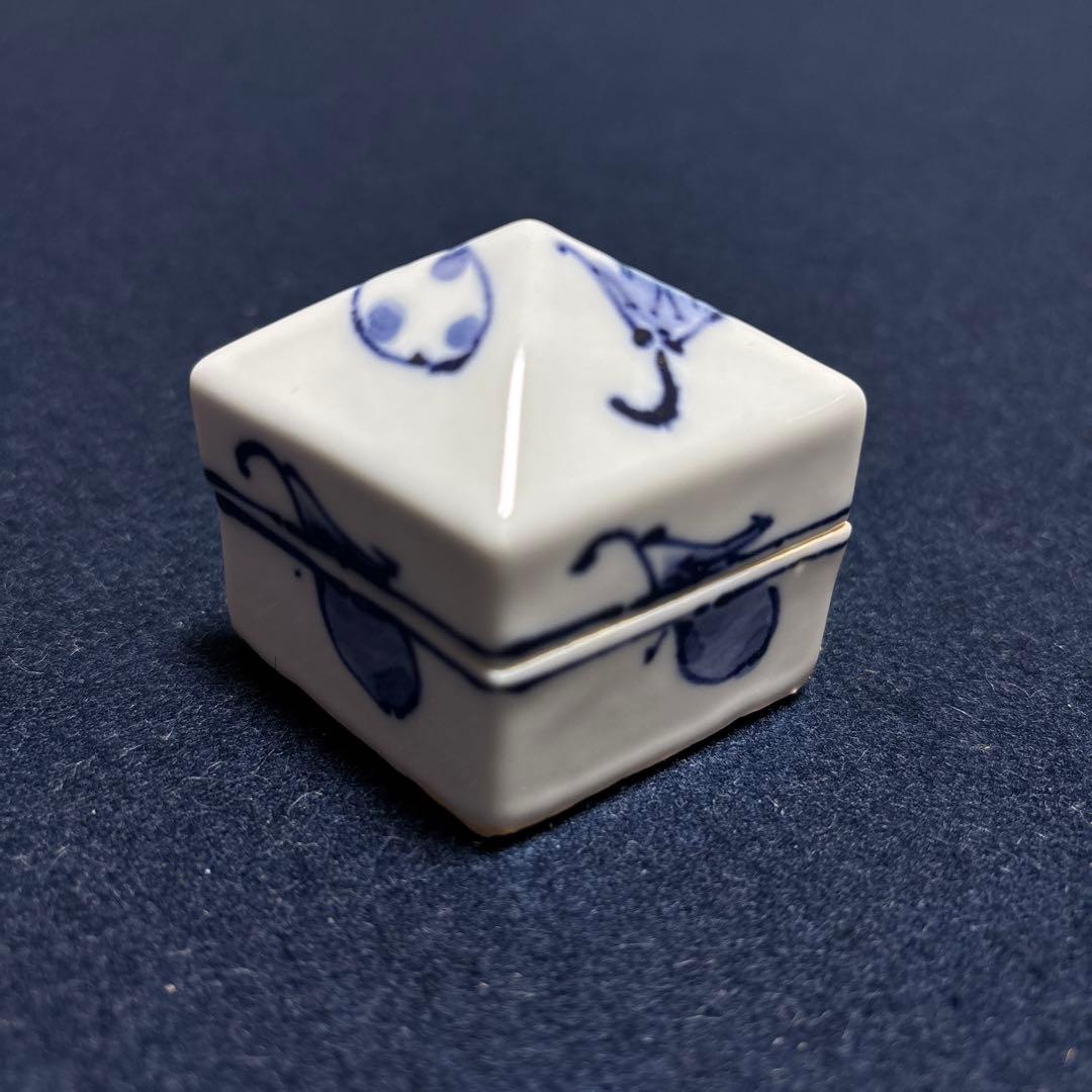 茶道具　染付香合　塗師淡齋　菱形茄子絵