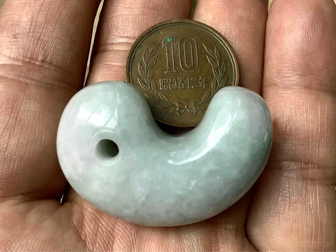 ✳味身良好極上　絶対のおすすめ‼️30万円以上します糸魚川翡翠勾玉　鑑別書付極上物