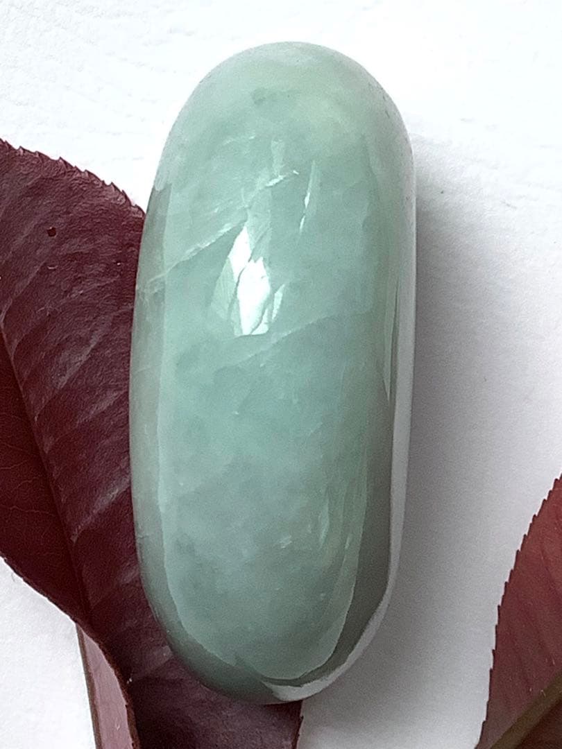 ✳味身良好極上　絶対のおすすめ‼️30万円以上します糸魚川翡翠勾玉　鑑別書付極上物