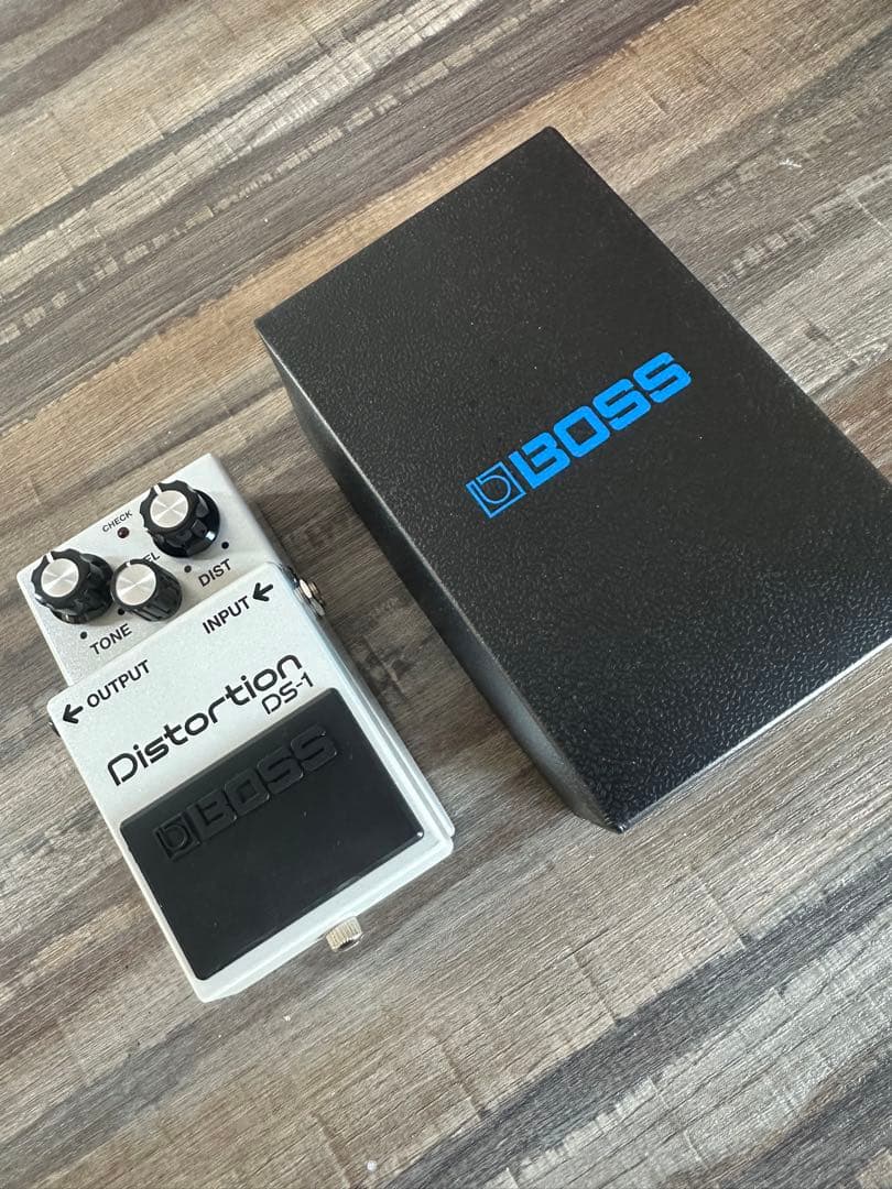 BOSS DS-1 ディストーションペダル ホワイト