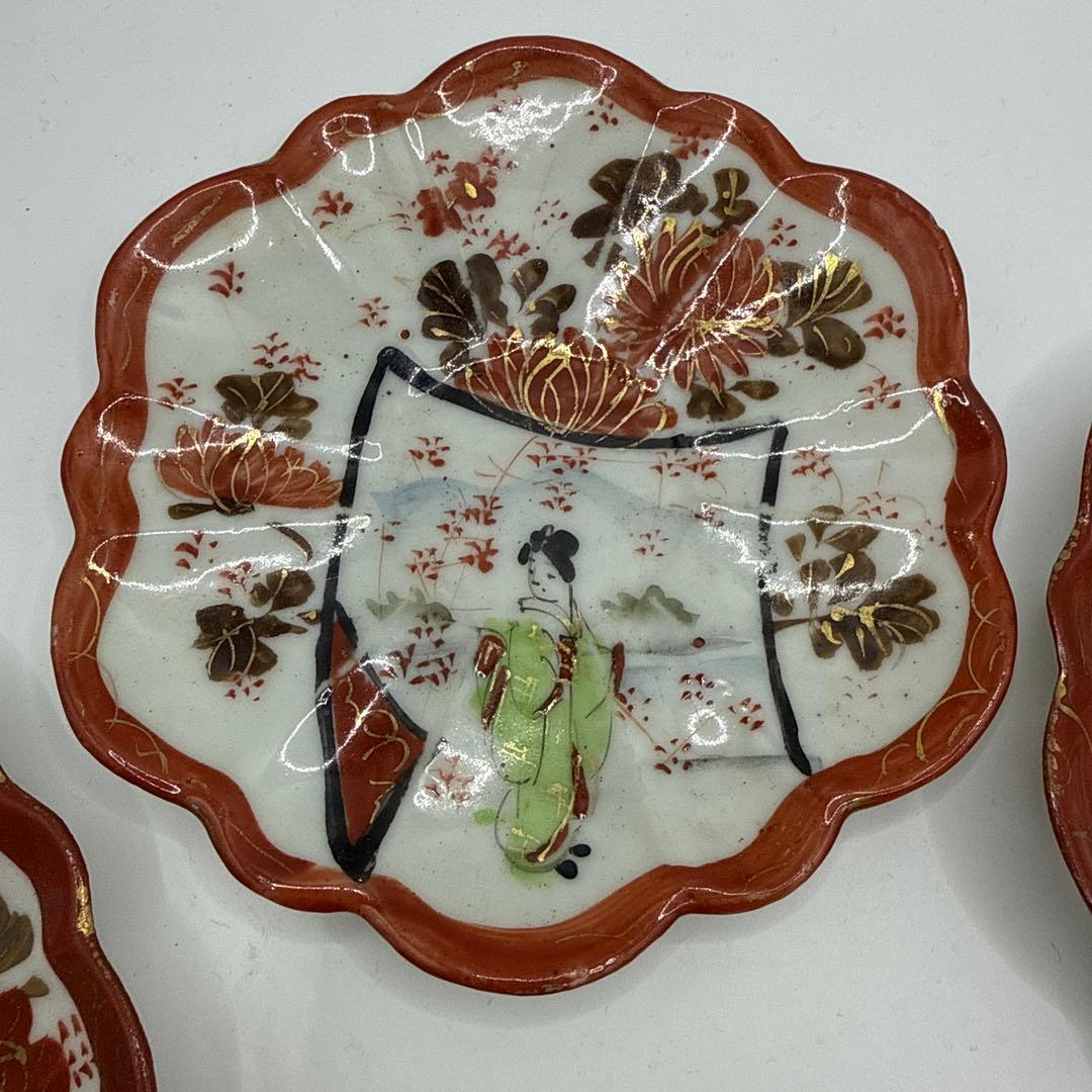 赤絵古い皿　時代物　色絵付 小皿　花 銘 田代 赤絵 人物 歪み 江戸 明治