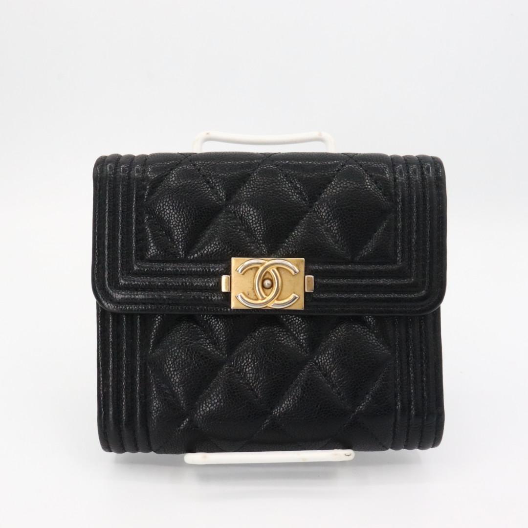 美品　シャネル　キャビアスキン　ボーイシャネル　折り財布　ブラック