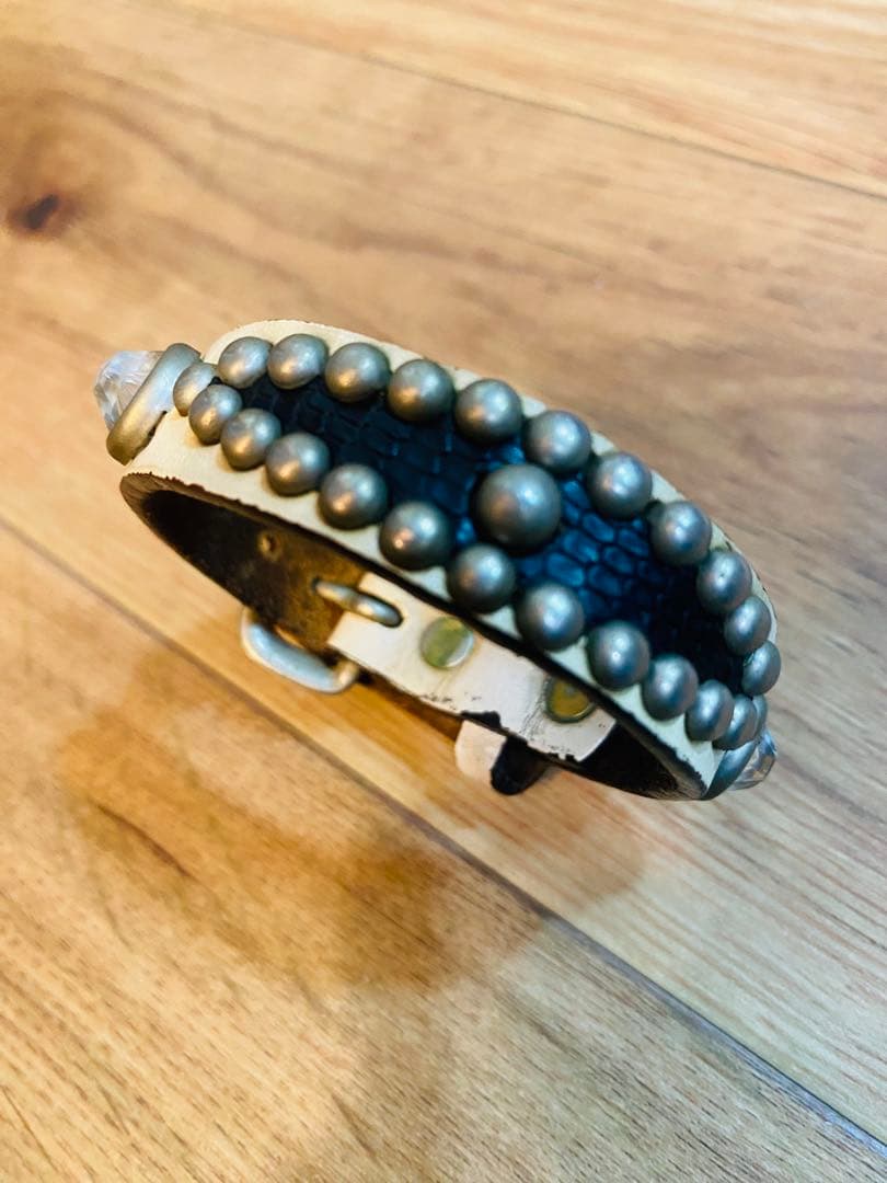 WOLF'S HEADスタッズレザーブレス 白 /藤井フミヤ 木村拓哉 バングル