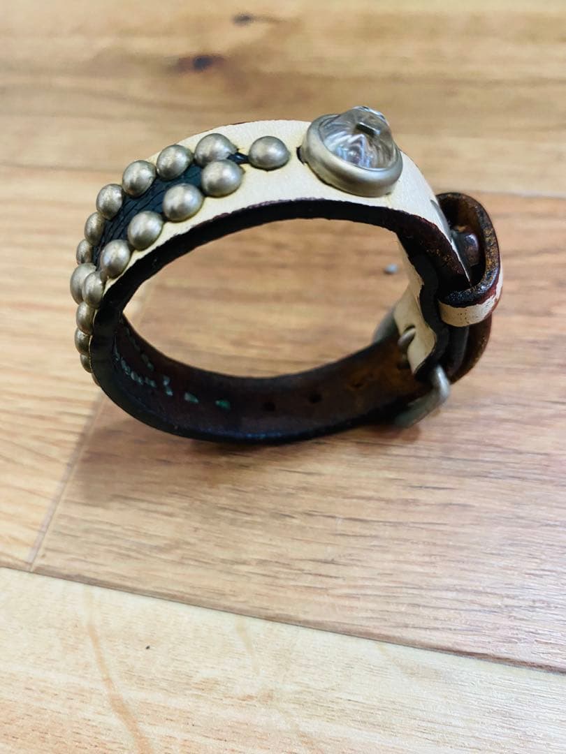 WOLF'S HEADスタッズレザーブレス 白 /藤井フミヤ 木村拓哉 バングル