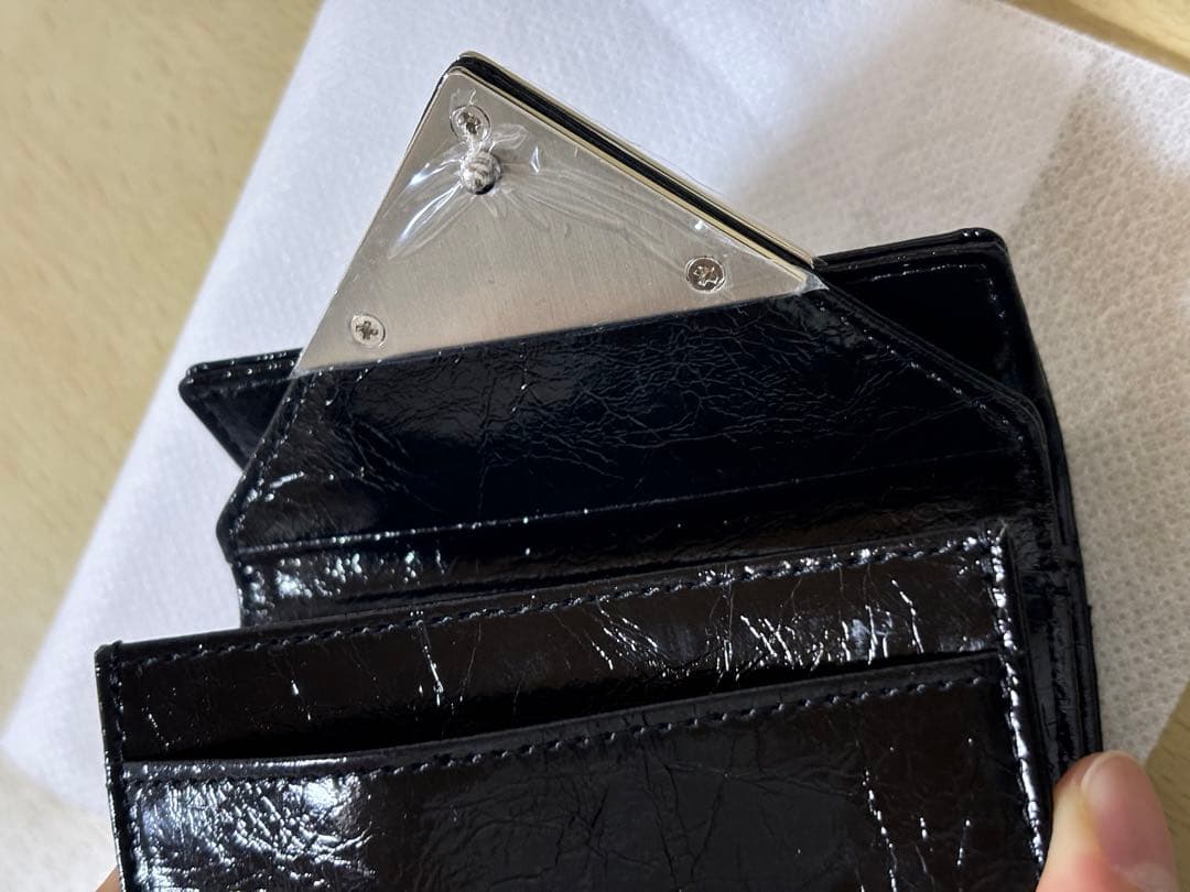 小物 CRINKLE TRIANGLE DOCO WALLET - BLACK