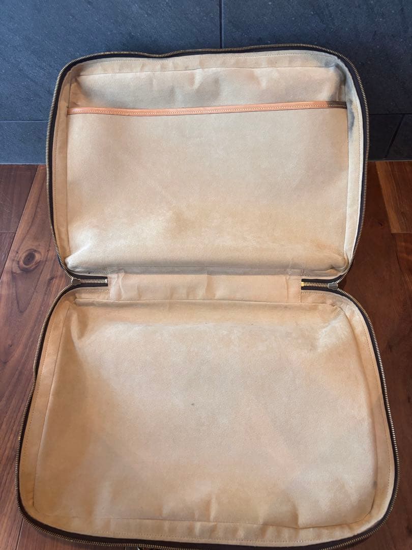 Louis Vuitton モノグラムキャリーケース