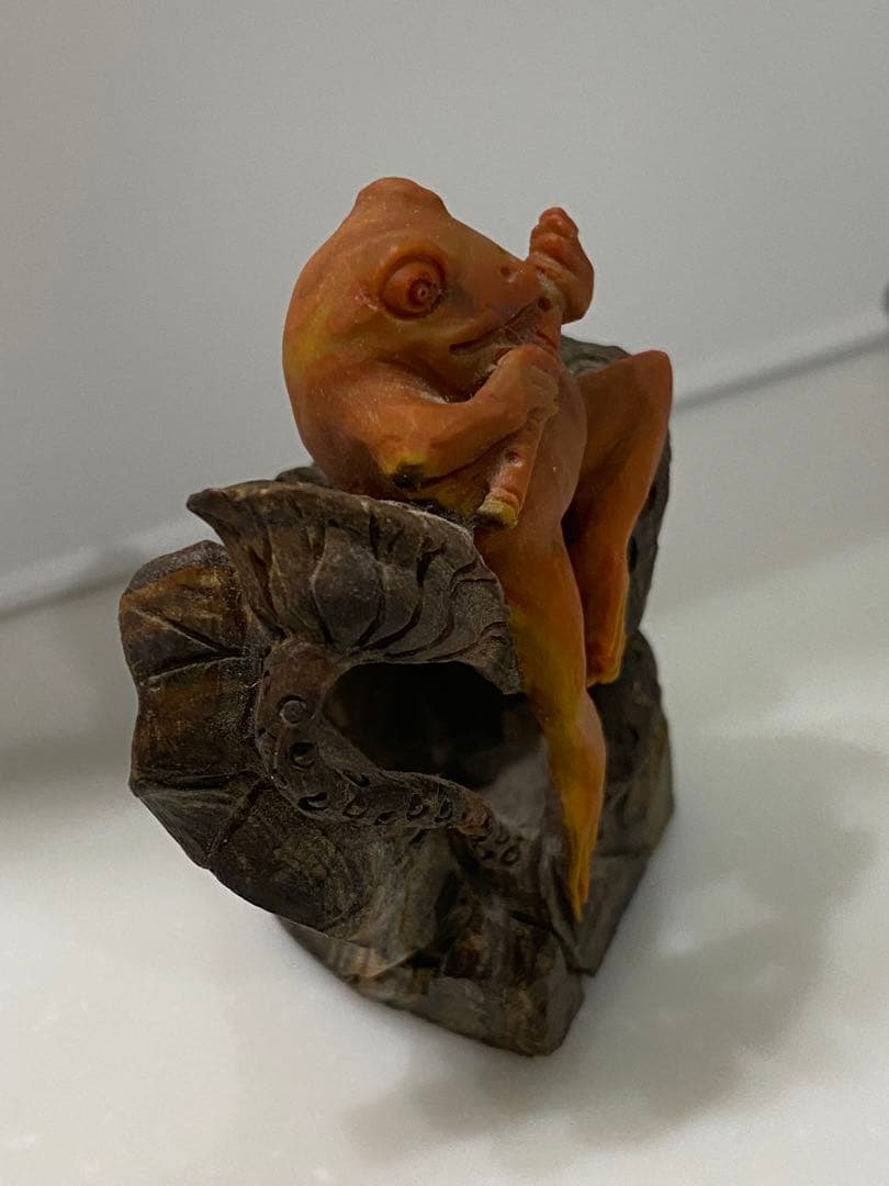 中国　広州の高価なオブジェ屋さんで購入　カエルさんの置物